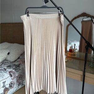 H&M Cream A-Line Pleated Skirt
